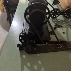 Singer Sewing Machine With Table