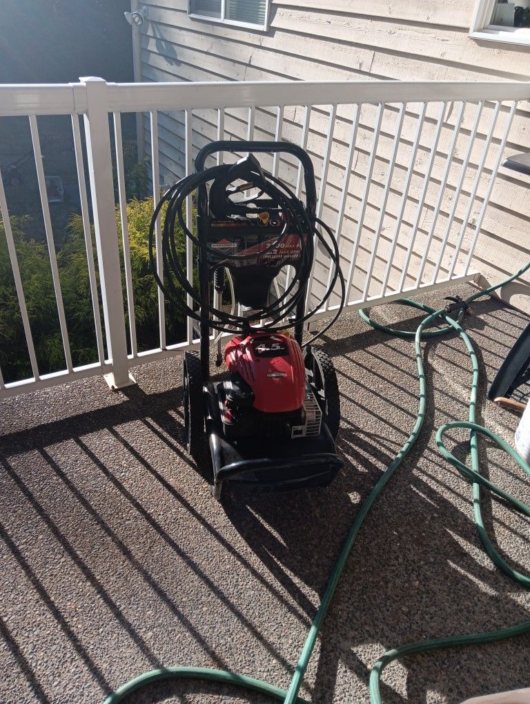 Pressure Washer 2200 PSI