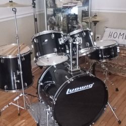 Ludwig  Drum Kit  Brand New  With Mic Holder