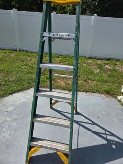 6 ft Fiberglass ladder