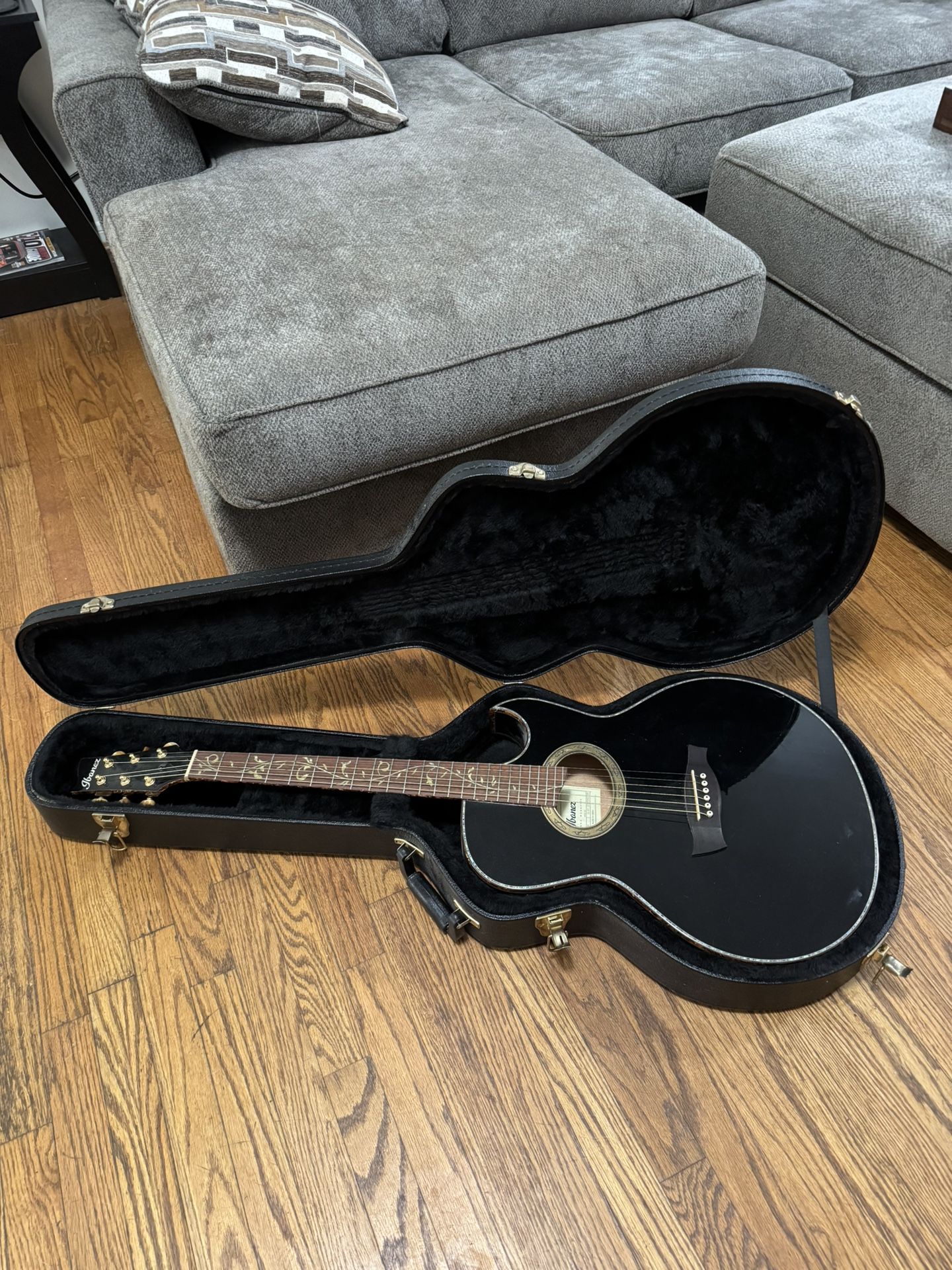 Ibanez EB10 Acoustic/Electric Guitar