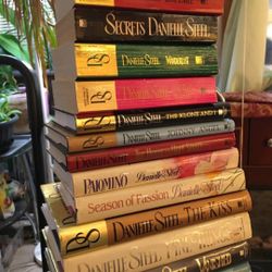 Books LOT of 14Danielle Steel Books - 