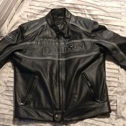Harley davidson leather jacket. Size:LARGE