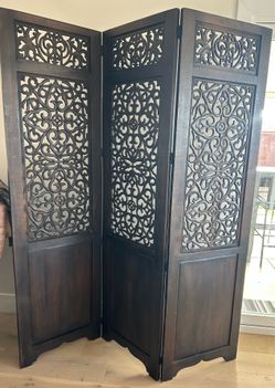 Wooden screen