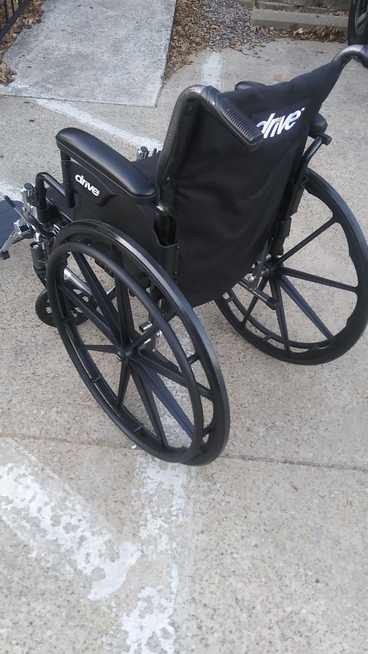 DRIVE WHEELCHAIR IN EXCELLENT CONDITION. STILL LOOKS NEW. HOLDS UP TO 300LBS