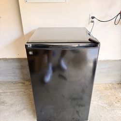 GE 4.3 cu. ft. Mini Fridge