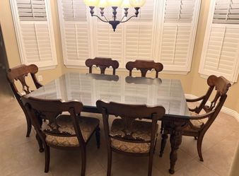 Expandable Glass-Top Dining Table with 8 Chairs