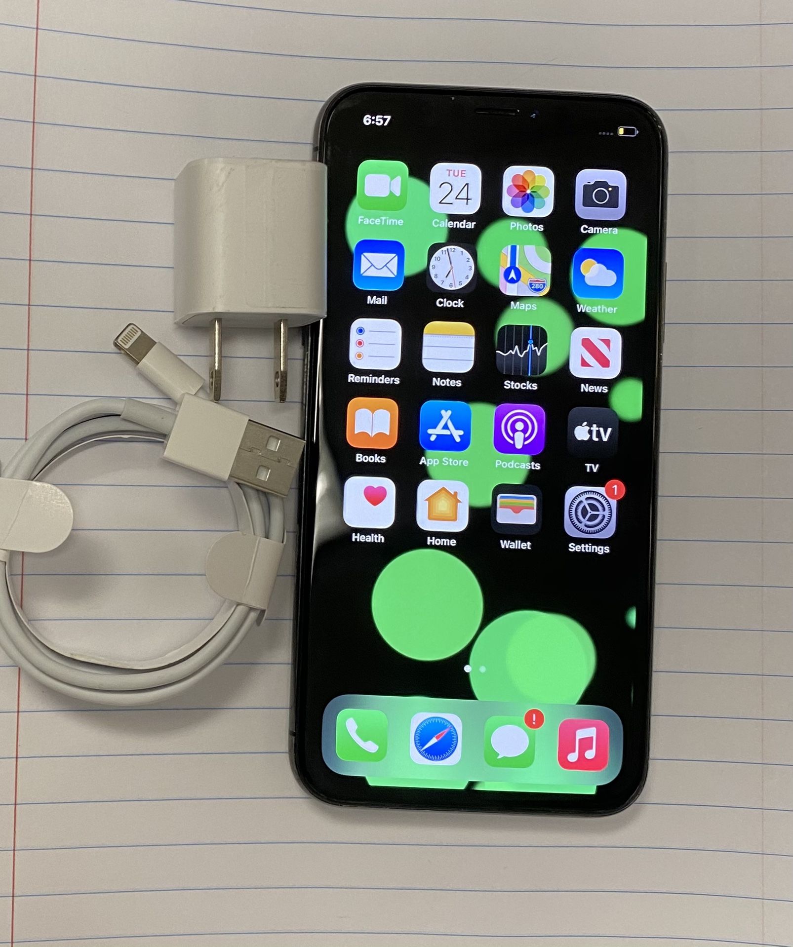 Factory unlocked apple iphone X 64 gb, store warranty!