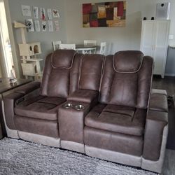 Power Reclining Loveseat 