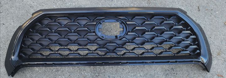 2024 2025 TOYOTA COROLLA CROSS FRONT BUMPER UPPER GRILL