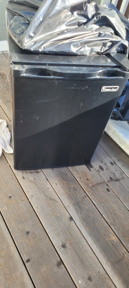 Magic Chef Mini Fridge