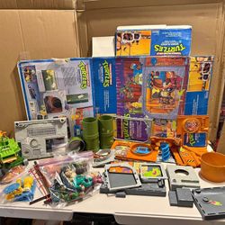  TMNT Vintage 1988 Teenage Mutant Ninja Turtles play set, vehicles, figures, and accessories
