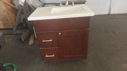 Bathroom vanity 33” inches
