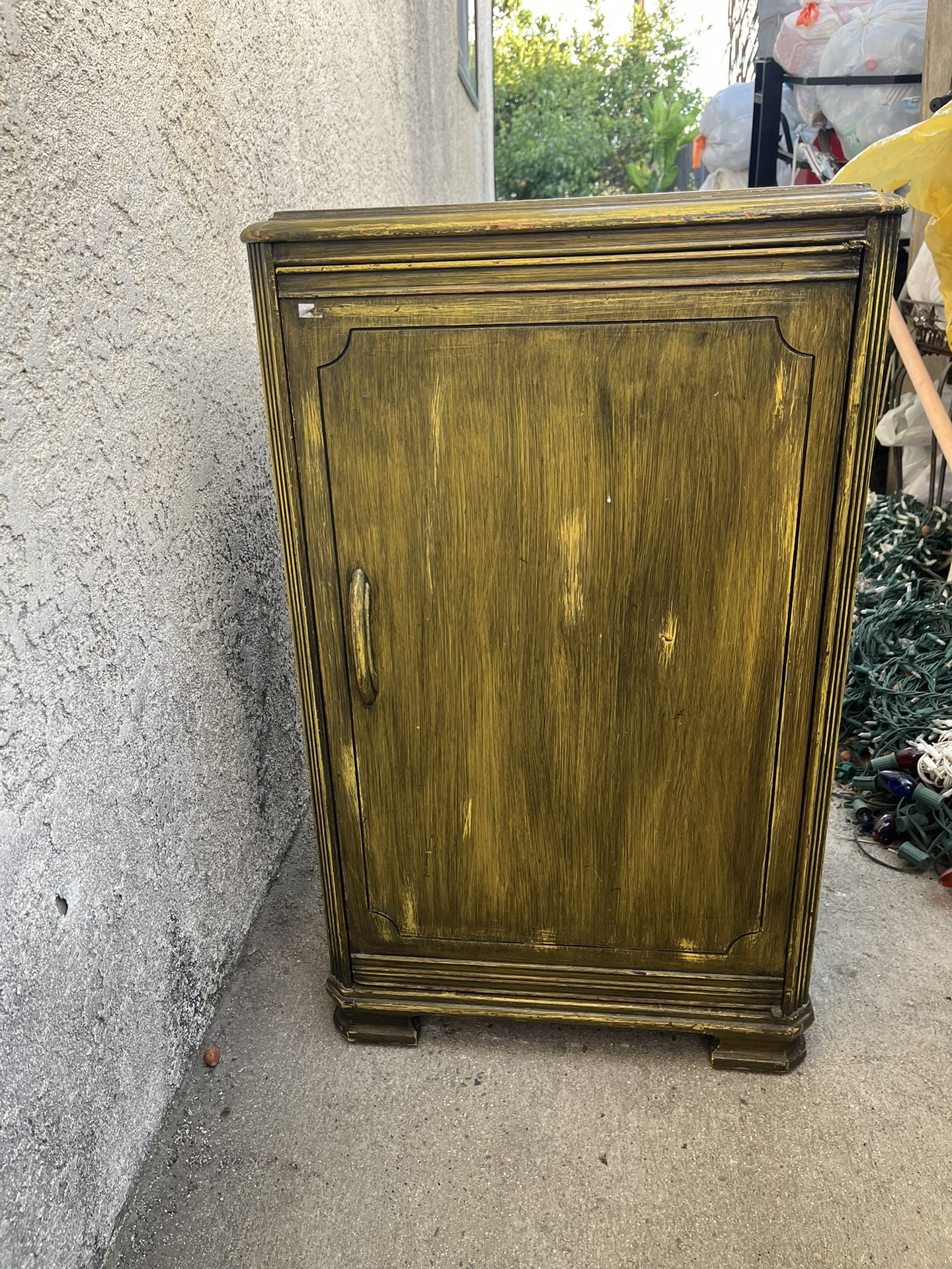 Free Vintage Wine Cabinet