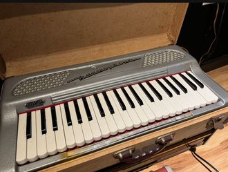 Vintage 1960s Koestler Harmophone Suitcase Organ