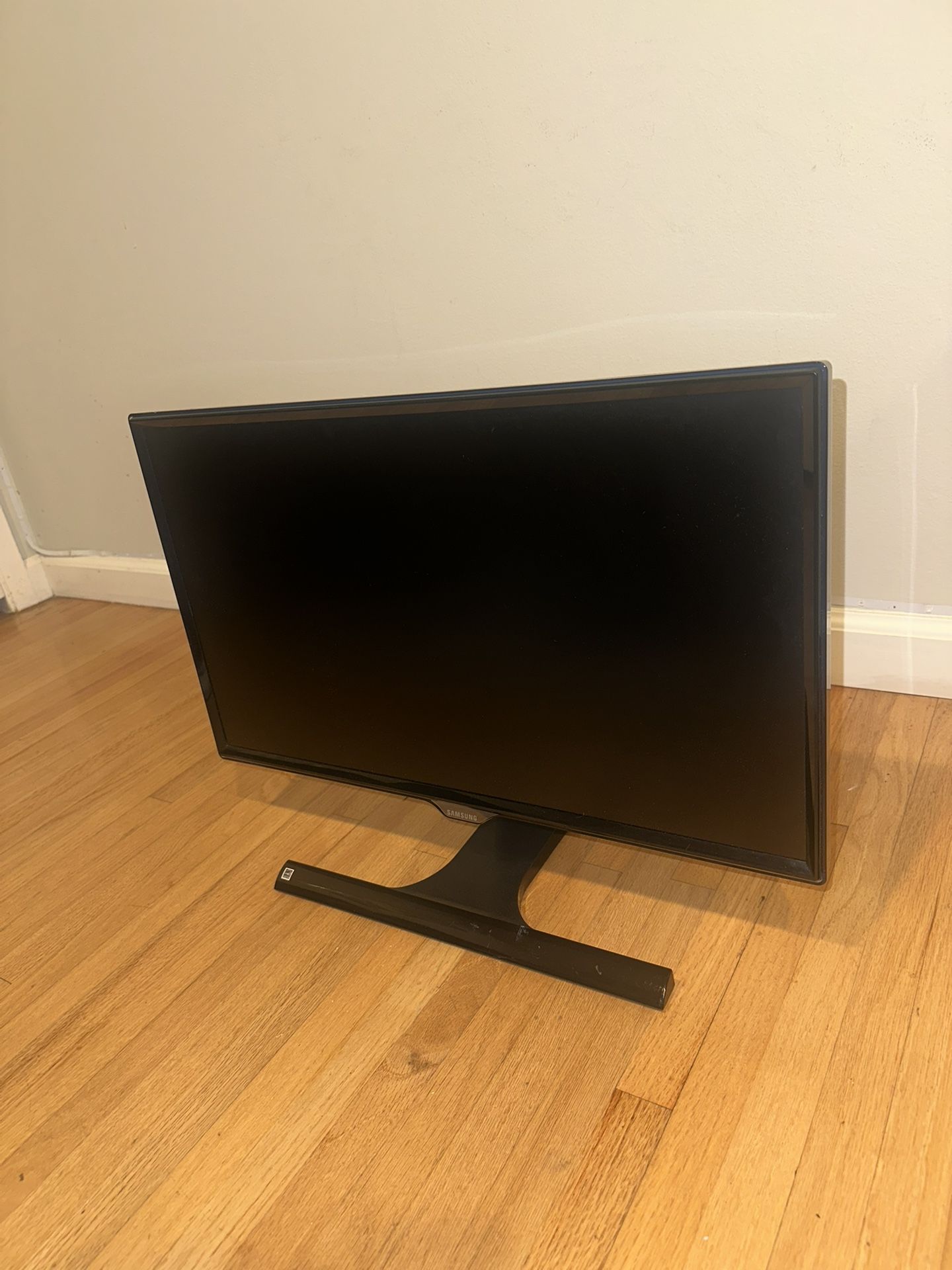 Samsung Monitor + Bose Speakers