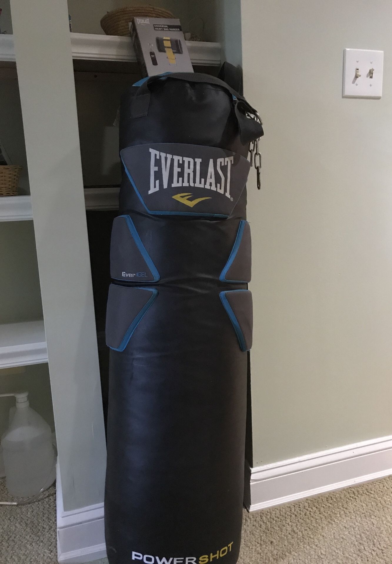 Everlast Power Bag and Ceiling Hangar