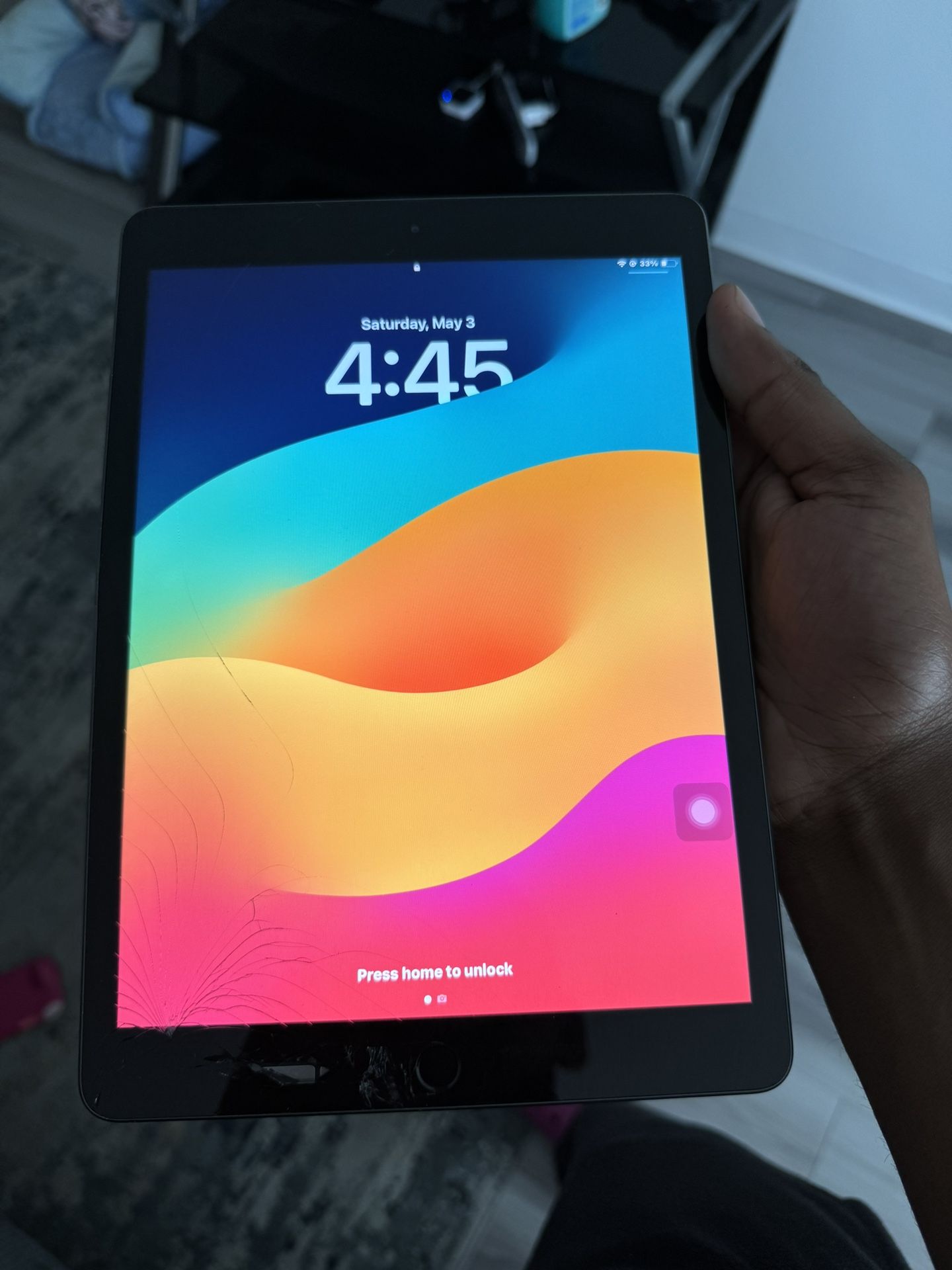 iPad *slight Crack *