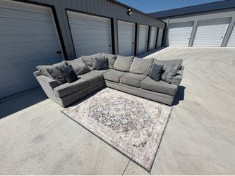 Sectional Couch(FREE DELIVERY‼️)