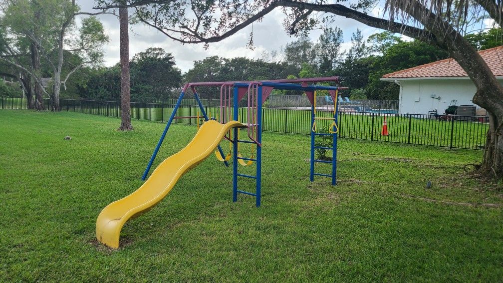 Awesome Swing And Jungle Gym