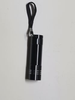 LEDs in a compact aluminum flashlight