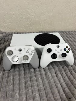 Xbox Series S with 1 regular controller and 1 Gamesir controller