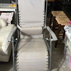 Silla reclinable portátil color beige