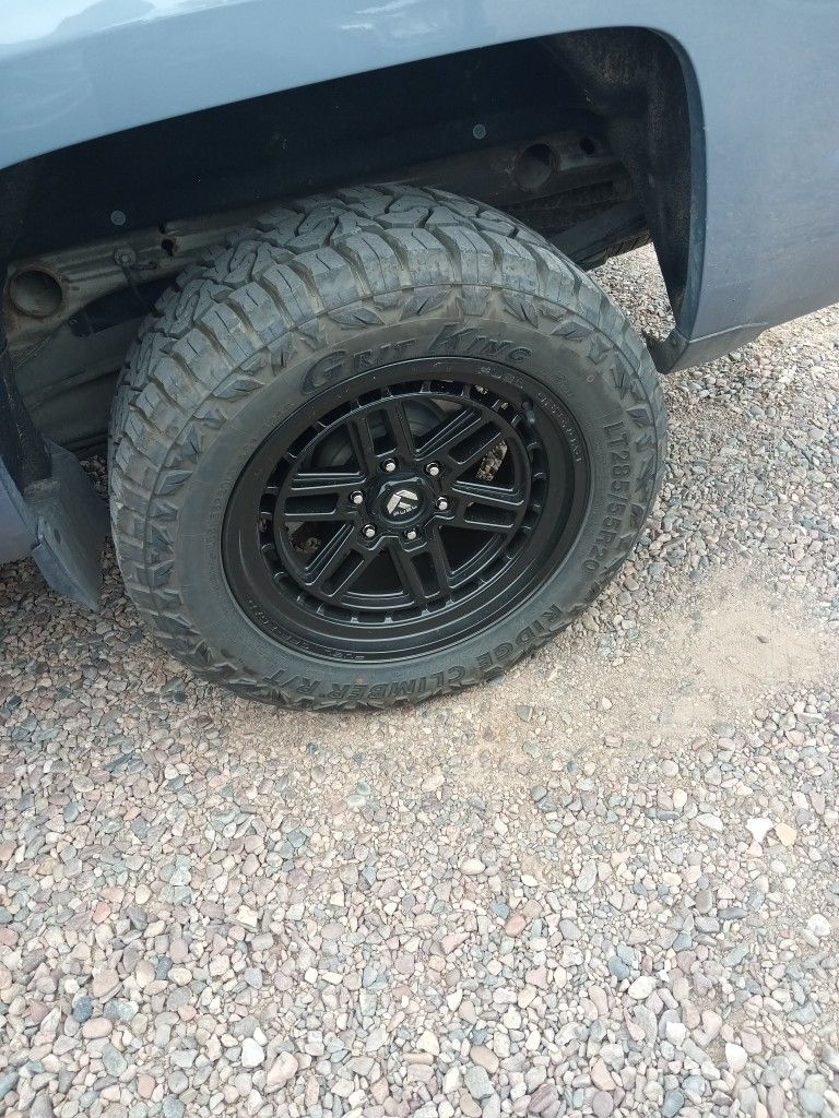 Rines 20 Para Chevrolet Silverado 1500 6 Birlos 400 O Mejor Oferta Está En Buenas Condiciones