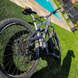 Full Suspension Mountain Bike with Schwalbe Tires