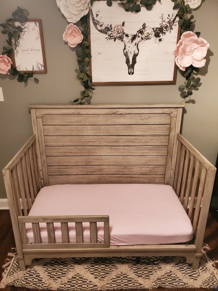 3 PC SET: Simmons Kids Slumbertime Monterey 4in1 Convertible crib w/guardrail, and 4 Drawer Dresser w/changer