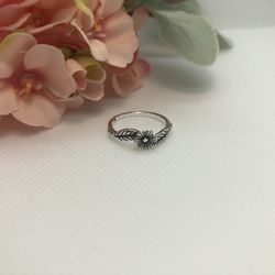 Silver Floral Ring | Size 8