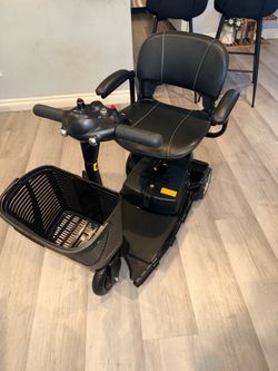 Mobility 3 wheel electric chair
