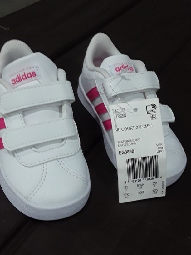 Adidas White Shoes Kid Shoes,,,size 6k