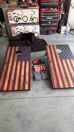 American Cornhole 8 bean bags and a bag