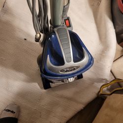 Shark Navigator Lift-Away Deluxe Upright Vacuum - Strong Suction!