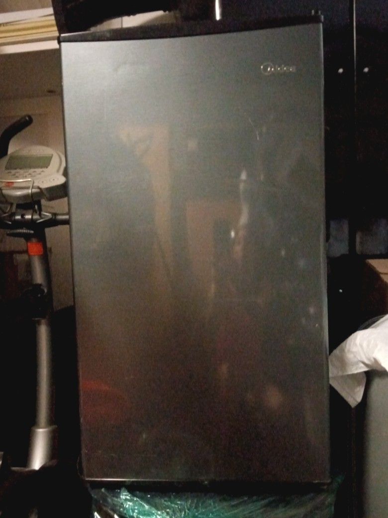Mini refrigerator