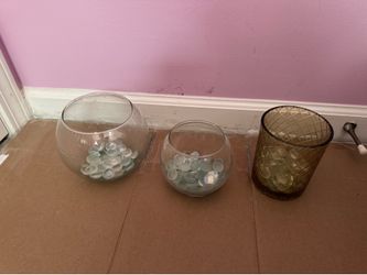Decorative vases with the little clear stones
