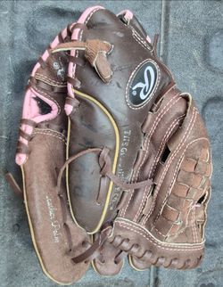 Rawlings WFP120 GIRL/WOMANS SIZE 12 GLOVE,  plus balls