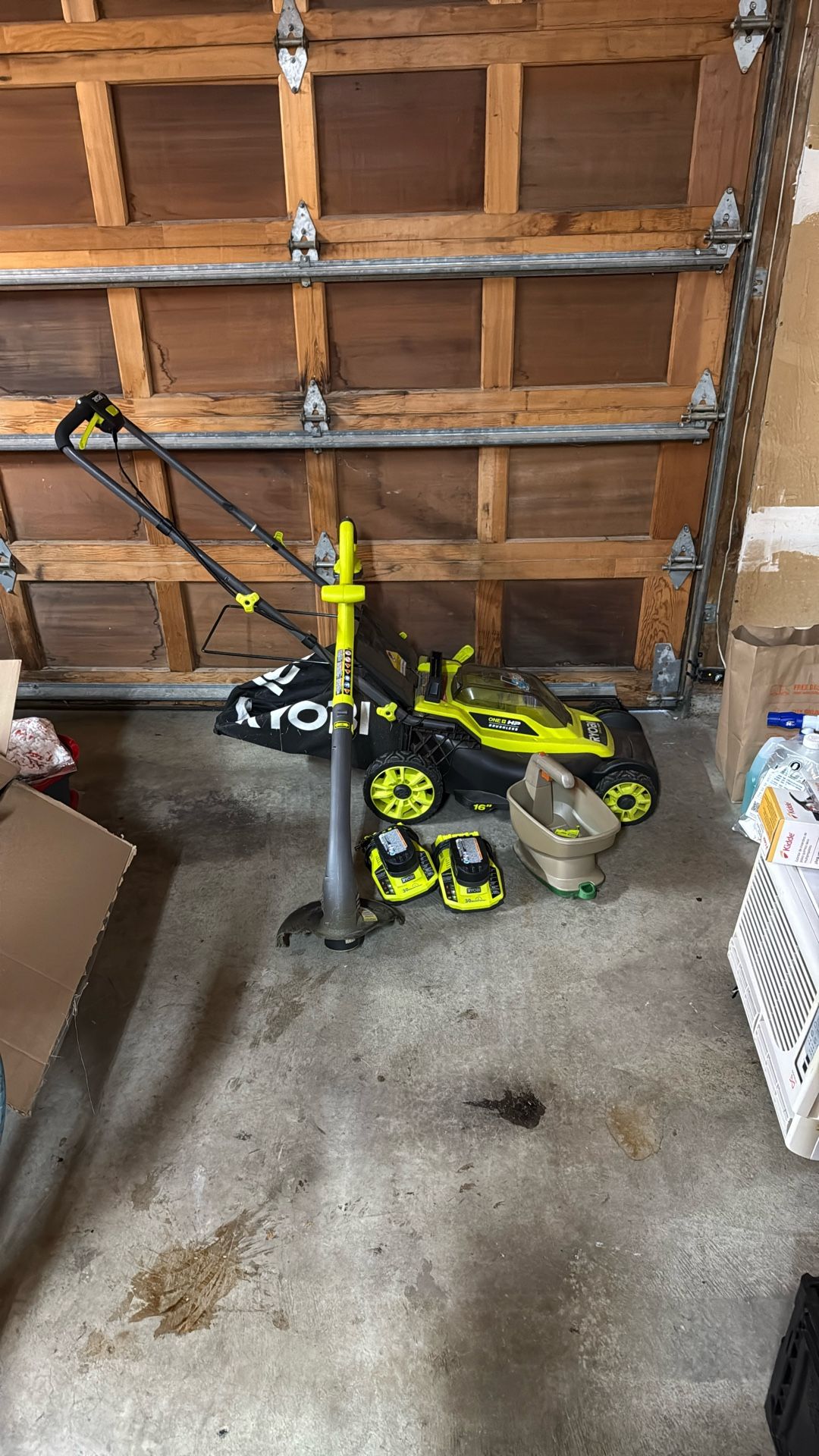 Ryobi Electric mower And weeded W Batteries