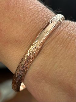 Rose Gold Diamond-Cut Bangle Bracelet