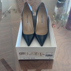 Manolo Blahnik Black Pumps 