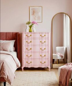 Gorgeous Vintage Pink French Provincial Dresser