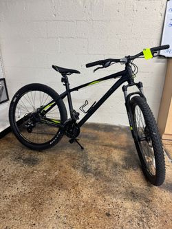 NORTHROCK XC27 MOUNTAIN BIKE USED 27.5 FRONT SUSPENSION