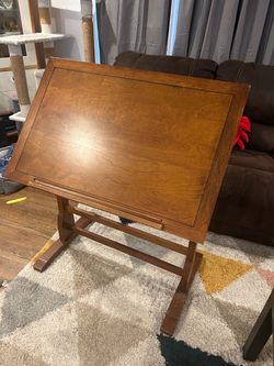 Drawing desk