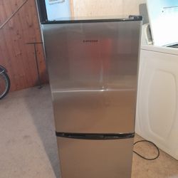 Bangson Mini Fridge/Freezer Combo