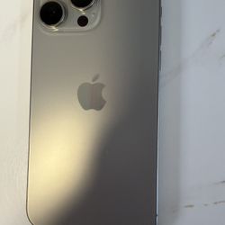 iPhone 15 Pro Max 256GB Like New + Case + Cable 🔥
