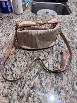 Woven Straw Crossbody Bag – Tan Trim – 9x5