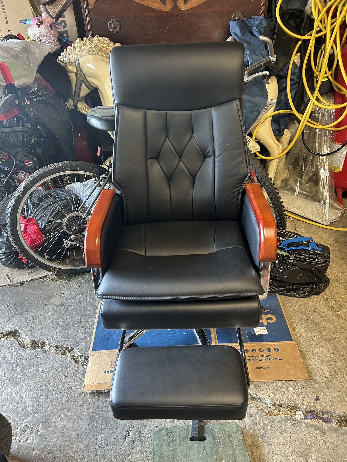 Kinnls Office Chair (Read Description)