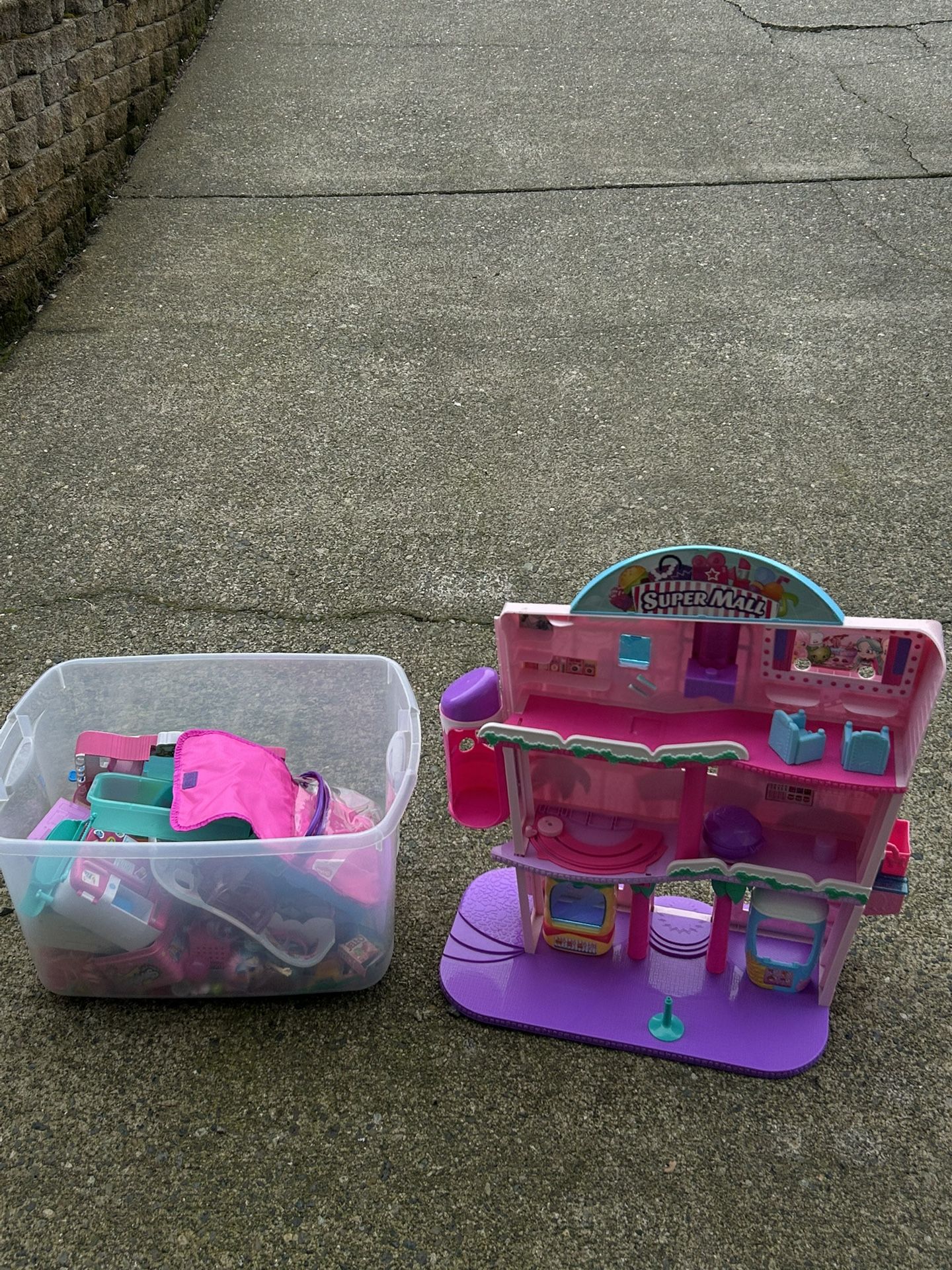 Shopkins Mall And Miscellaneous Shop Box