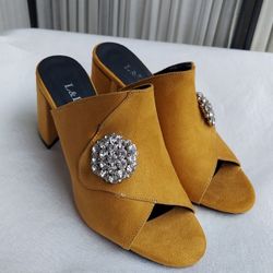 L&L BRAND SUEDE SLIP ON FROM ITALY 🇮🇹 ( EUR SIZE 38 USA SIZE 7-7.5 )